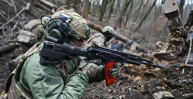 皇冠信用网会员怎么开通_北约军官被炸皇冠信用网会员怎么开通，60万俄军猛攻，特朗普开喷，泽连斯基还剩一条路？