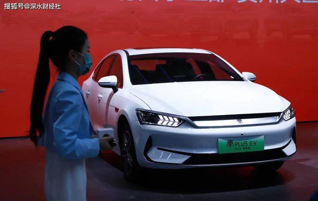 皇冠信用網会员开户_5万买一辆比亚迪皇冠信用網会员开户，为什么造车干不过卖奶茶？