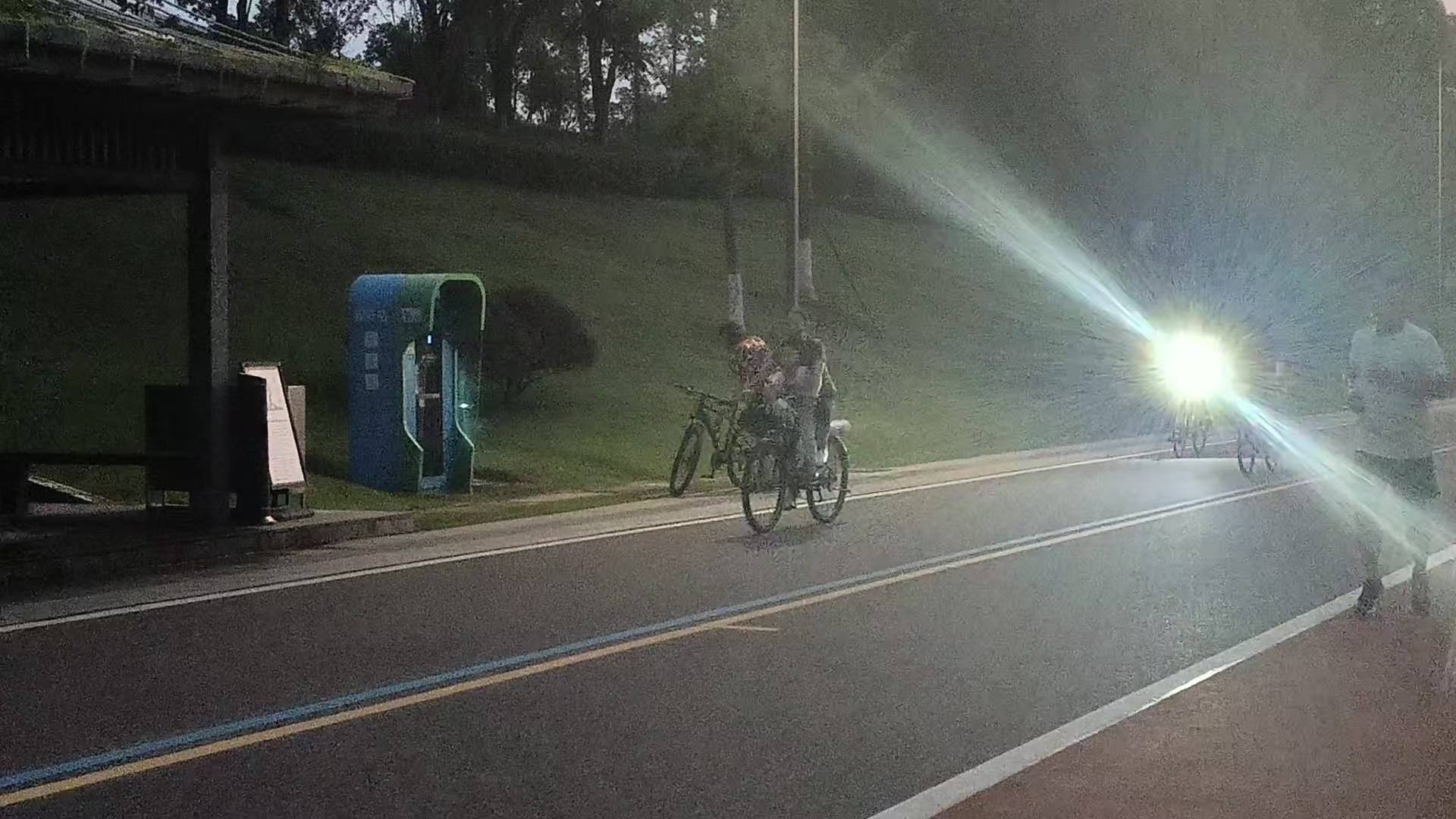 体育皇冠信用网_“时不时看到120来!”长沙一公园夜骑事故频发体育皇冠信用网,记者探访!多方回应