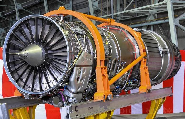 皇冠皇冠足球平台_央视亲自曝光皇冠皇冠足球平台，十几人推着歼-16发动机出镜，新太行早已脱胎换骨