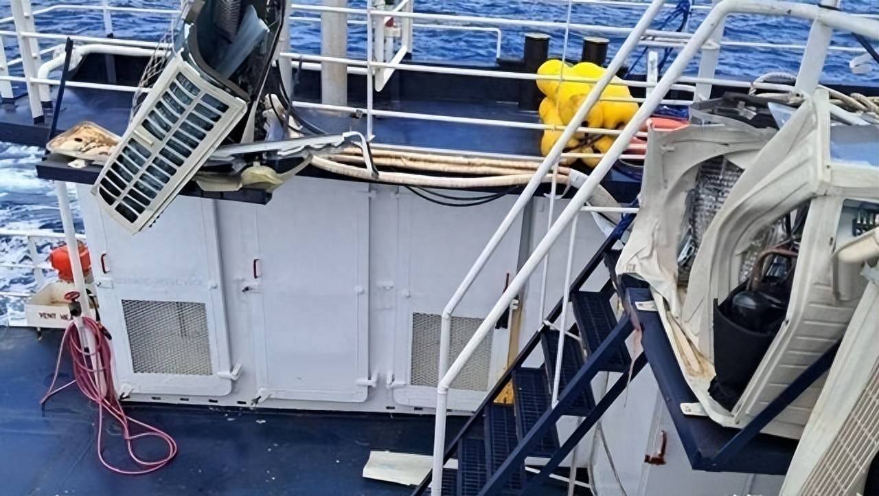 以色列超级联赛_实弹警告真管用！054A黄岩岛出手以色列超级联赛，菲船停在30海里外，不敢越雷池一步