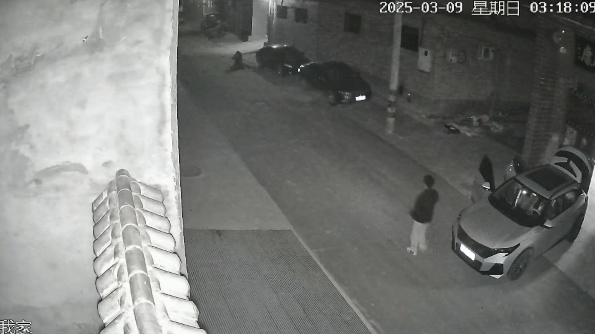 皇冠信用网在线开户_监控曝光!运城一男子因前女友拒复合持刀闯入家中皇冠信用网在线开户,女子哥哥在家门口遇害,案件将开庭