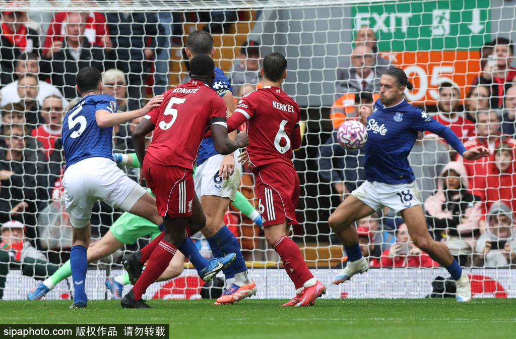 皇冠信用网如何申请_拉门斯的英超之夜:全场最多扑救与失误皇冠信用网如何申请,评分6.8背后的故事