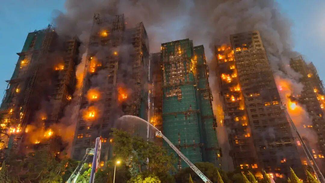 皇冠信用盘注册开通
_7幢32层住宅起火皇冠信用盘注册开通
,已致14死,深圳消防跨境驰援香港