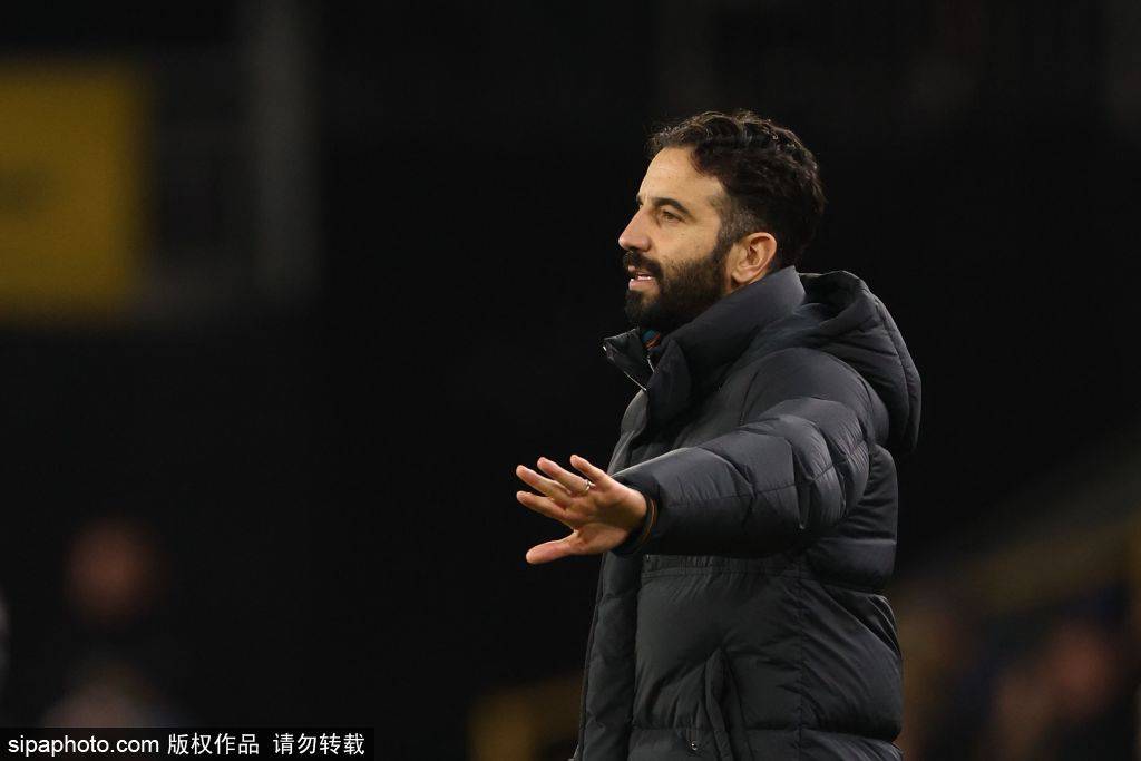 皇冠网址
_曼联解约阿莫林背后的合同真相:800万欧薪水的代价与未来战术调整