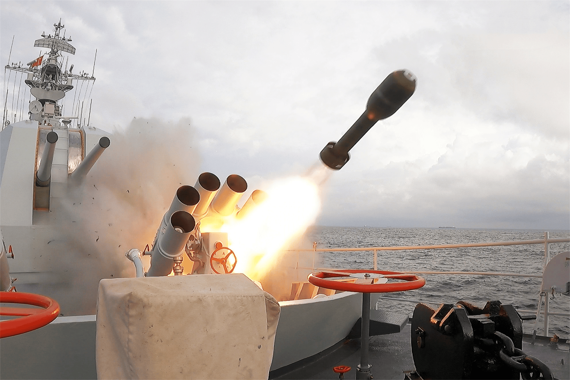 皇冠体育怎么代理
_中俄联手亮剑皇冠体育怎么代理
,不到24小时,特朗普乖乖放人,中方军舰跨越万里,传递明确信号