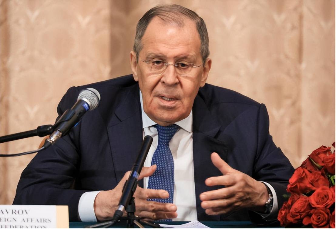 皇冠mos022
_特朗普飞往欧洲“夺岛”皇冠mos022
,突然掉头返航,专机出现大问题,换乘飞机前往瑞士达沃斯!