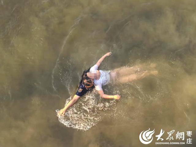 皇冠信用网址_山东枣庄：消防员执行公务途中营救一名跳河女子