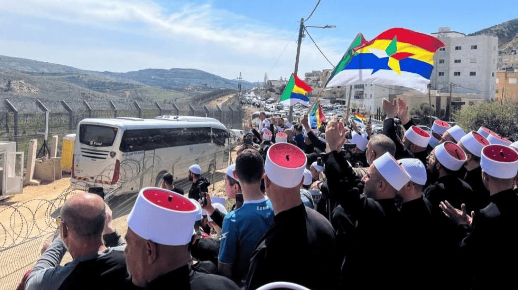 皇冠足球平台在哪里注册_以色列空袭叙利亚总统府皇冠足球平台在哪里注册，朱拉尼逃过一劫，美国呼吁停火遭无视，中方外交部回应