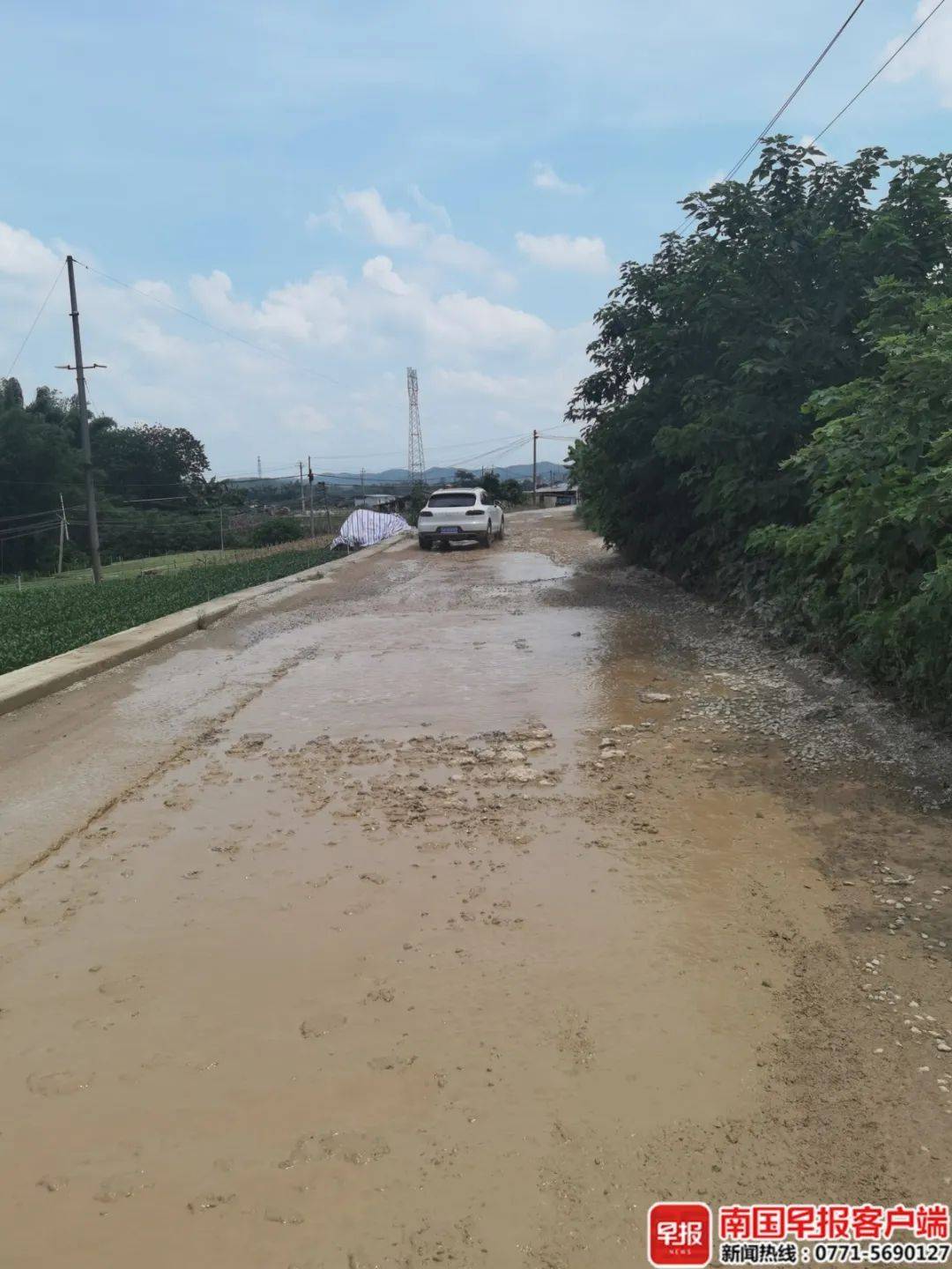 怎么申请皇冠信用网_南宁一“白改黑”道路被打烂怎么申请皇冠信用网，两年多未完工！部门回应：正重新招标