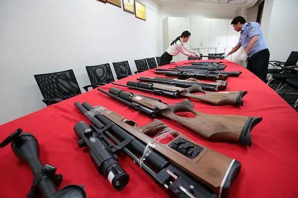 皇冠信用网代理_头部中弹！近日安徽18岁男孩深夜遭遇枪击皇冠信用网代理，枪是从哪来的？